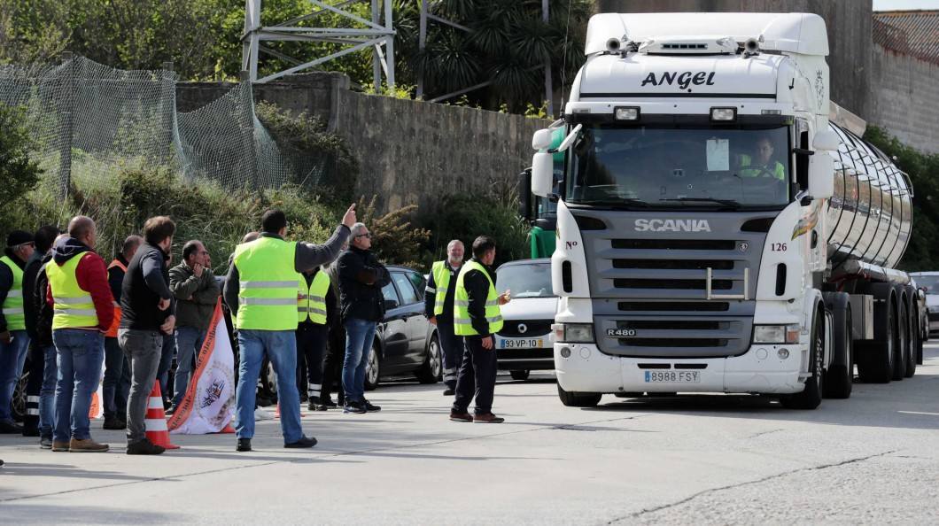 Terminou a greve dos motoristas de matérias perigosas