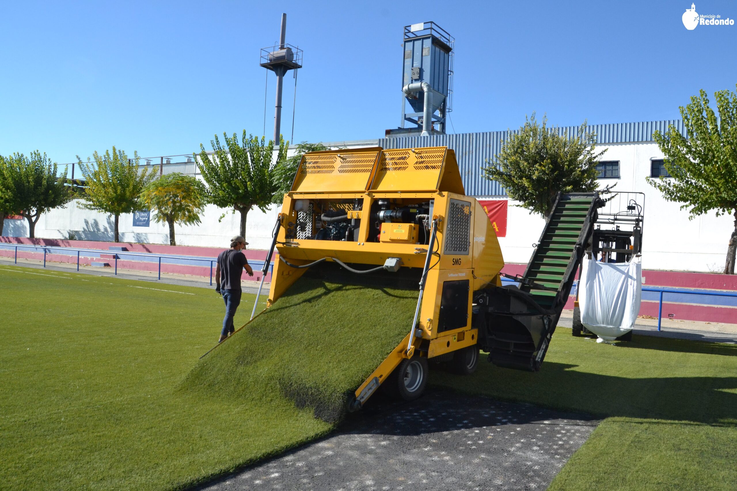 Autarquia de Redondo investe mais de 83 mil euros e substitui relvado do Parque de Jogos do Calvário Investimento Câmara de redondo