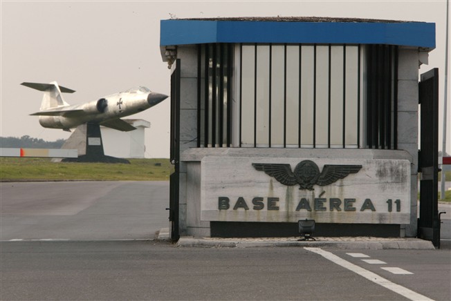 Estado Maior da Força Aérea remove cobertura de fibrocimento de edifício da Base Aérea de Beja