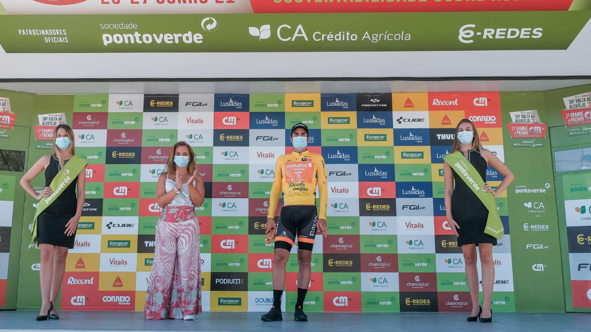 Volta ao Alentejo em Bicicleta: Em Beja venceu Juan Jose Lobato e vestiu a camisola amarela venbcedor1 volta