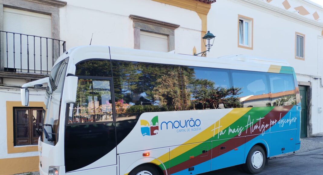 Mourão: Autarquia adquire novo autocarro para transporte de crianças