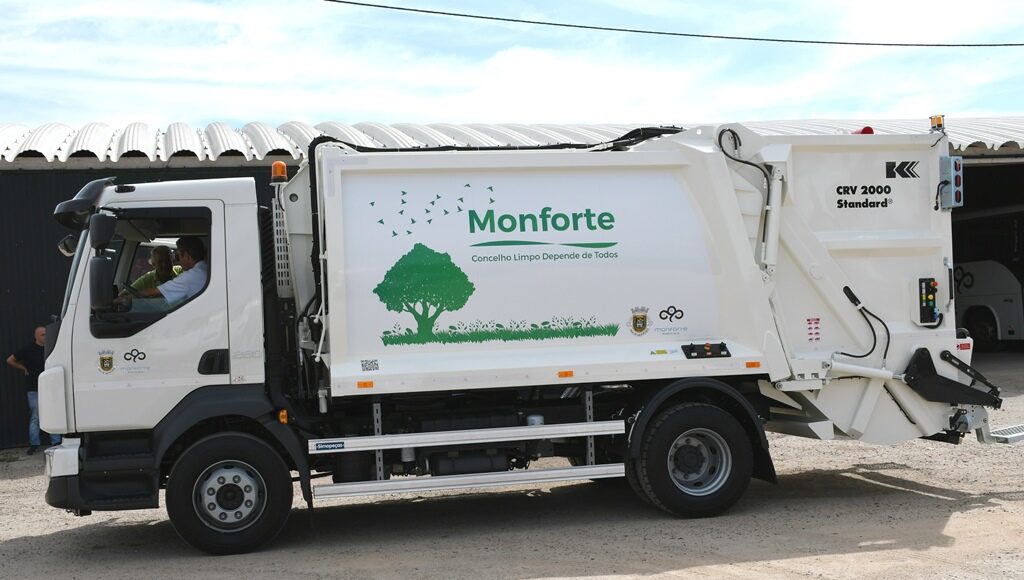Município de Monforte reforça frota com nova viatura de recolha de RSU