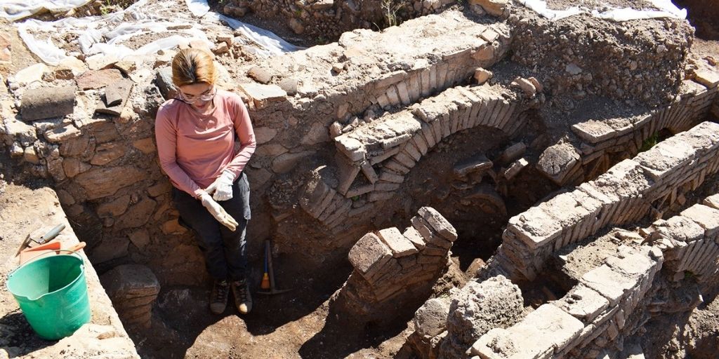 Os trabalhos arqueológicos na Casa da Medusa, em Alter do Chão, no distrito de Portalegre, terminaram este mês com a descoberta