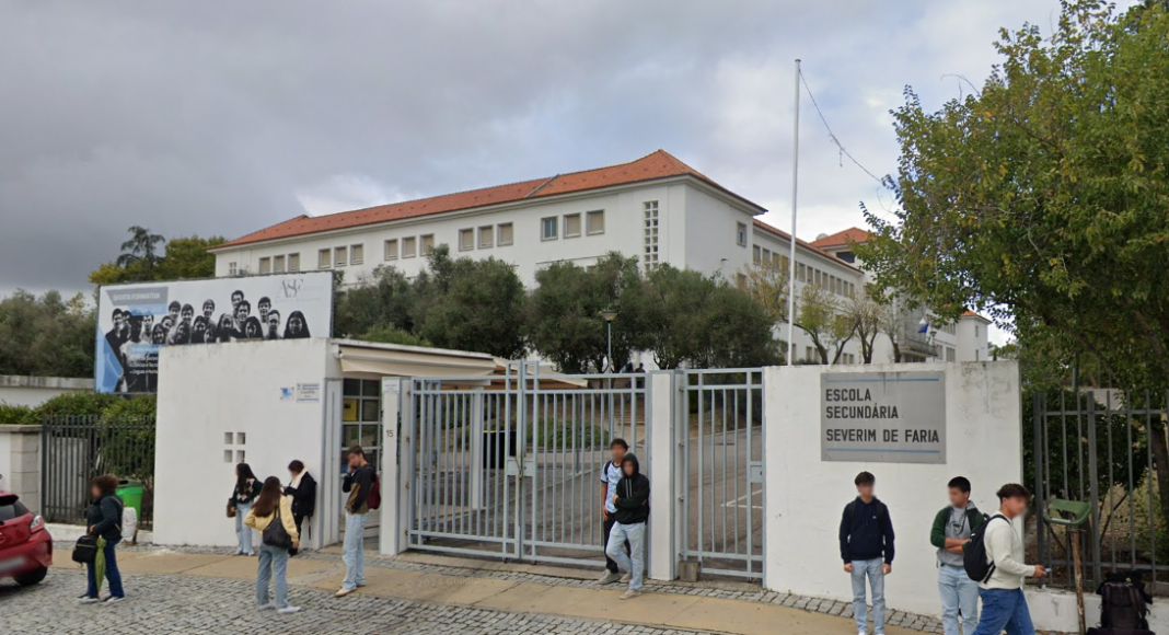 Assalto a escola secundária em Évora rende pelo menos mil euros