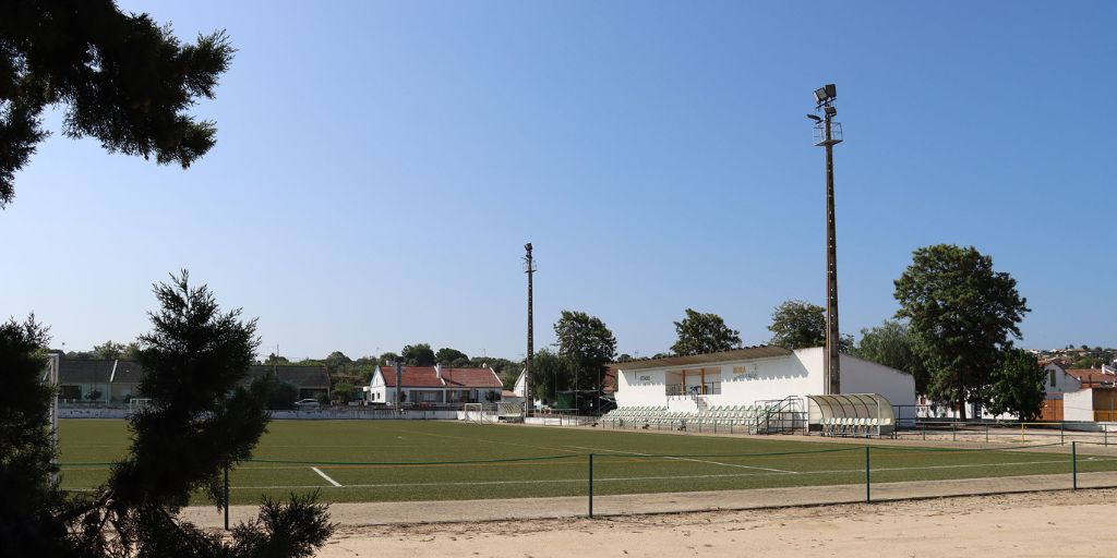 Mora: Estádio Municipal recebe nova iluminação com apoio da autarquia e do IPDJ