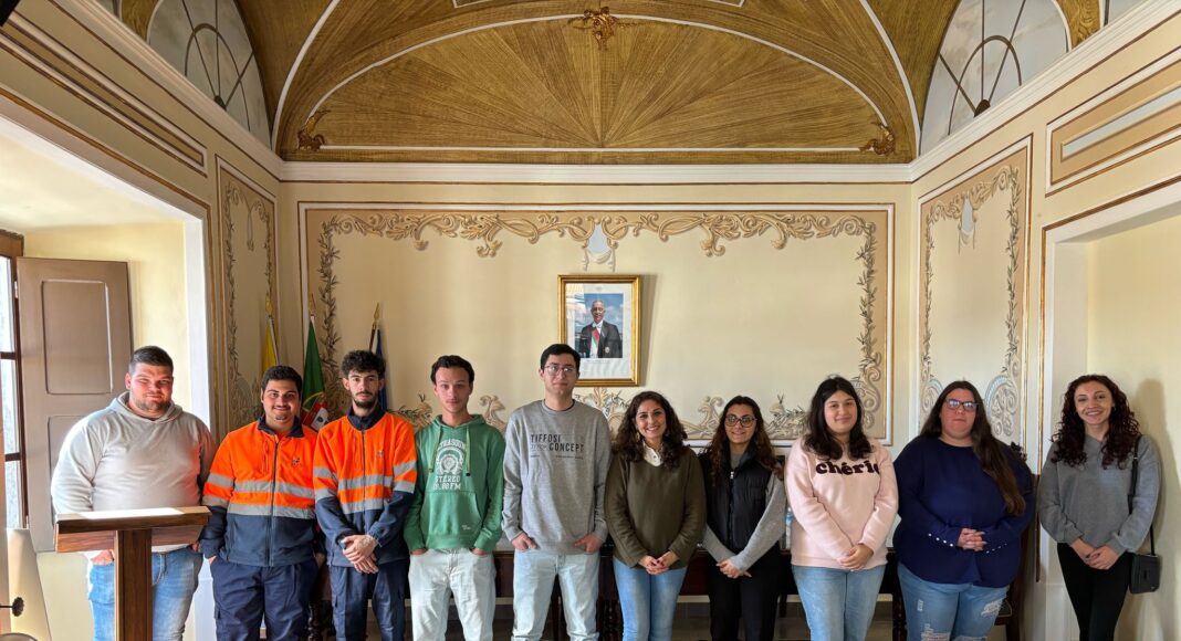 Jovens de Mourão iniciam experiência profissional em atividades municipais