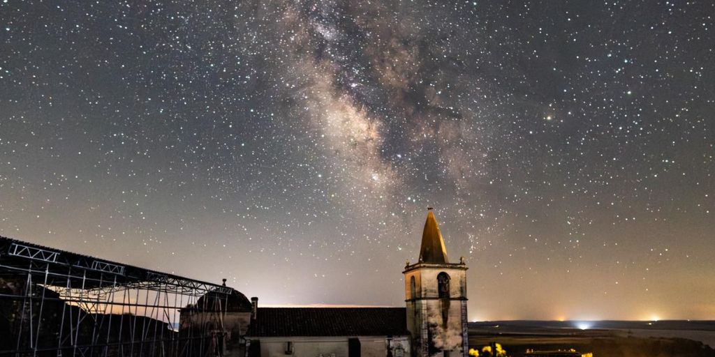 Noite de 12 para 13 de agosto traz dezenas de estrelas cadentes — Alentejo é local privilegiado