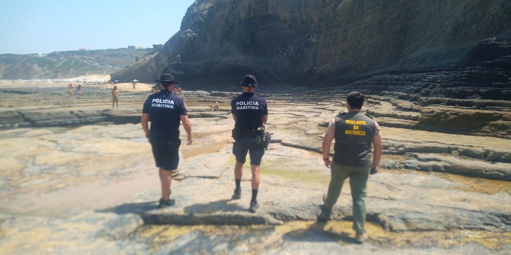 Polícia Marítima e ICNF fiscalizam apanha de moluscos no Parque Natural do Sudoeste Alentejano
