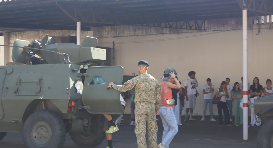 Jovens do Alentejo participam no Dia da Defesa Nacional no Regimento de Cavalaria N.º 3 em Estremoz