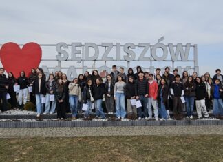 Alunos de Ponte de Sor viajam para a Polónia e participam em projeto europeu Erasmus+ Alunos de Ponte de Sor viajam para a Polónia e participam em projeto europeu Erasmus+