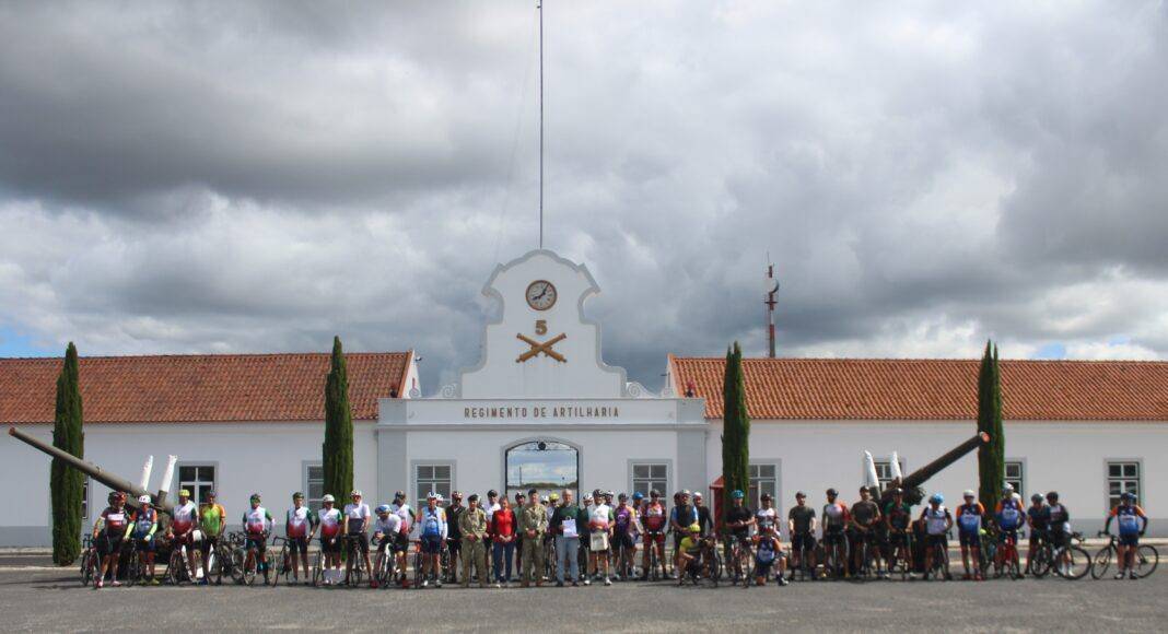 Exército levou dezenas de ciclistas pelas estradas do Alentejo