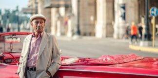 Em Cuba “faltam muitas coisas” mas “as pessoas não se deixam vencer”– Emilio Moret Emilio Moret durante o concerto no Festival Músicas do Mundo, em Porto Covo.