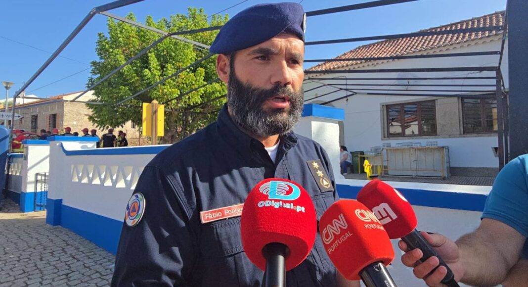 Fábio Pontes durante o ponto de situação do incêndio na Serra d’Ossa