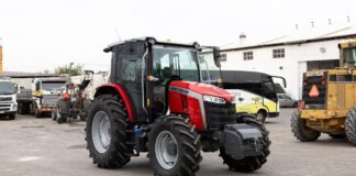 Novo trator agrícola adquirido pela Câmara Municipal de Moura para reforçar os serviços municipais.